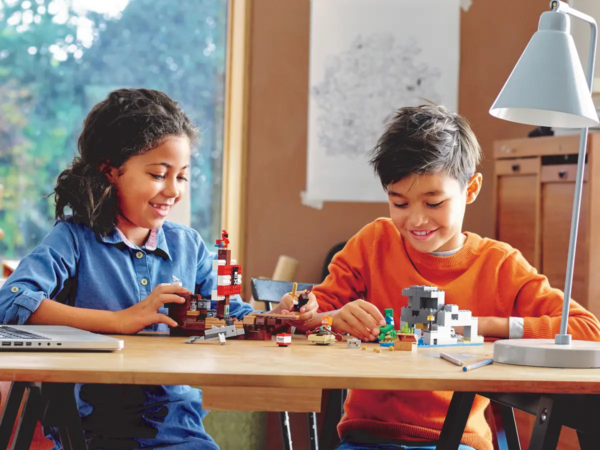 LEGO Minecraft The Pirate Ship-7