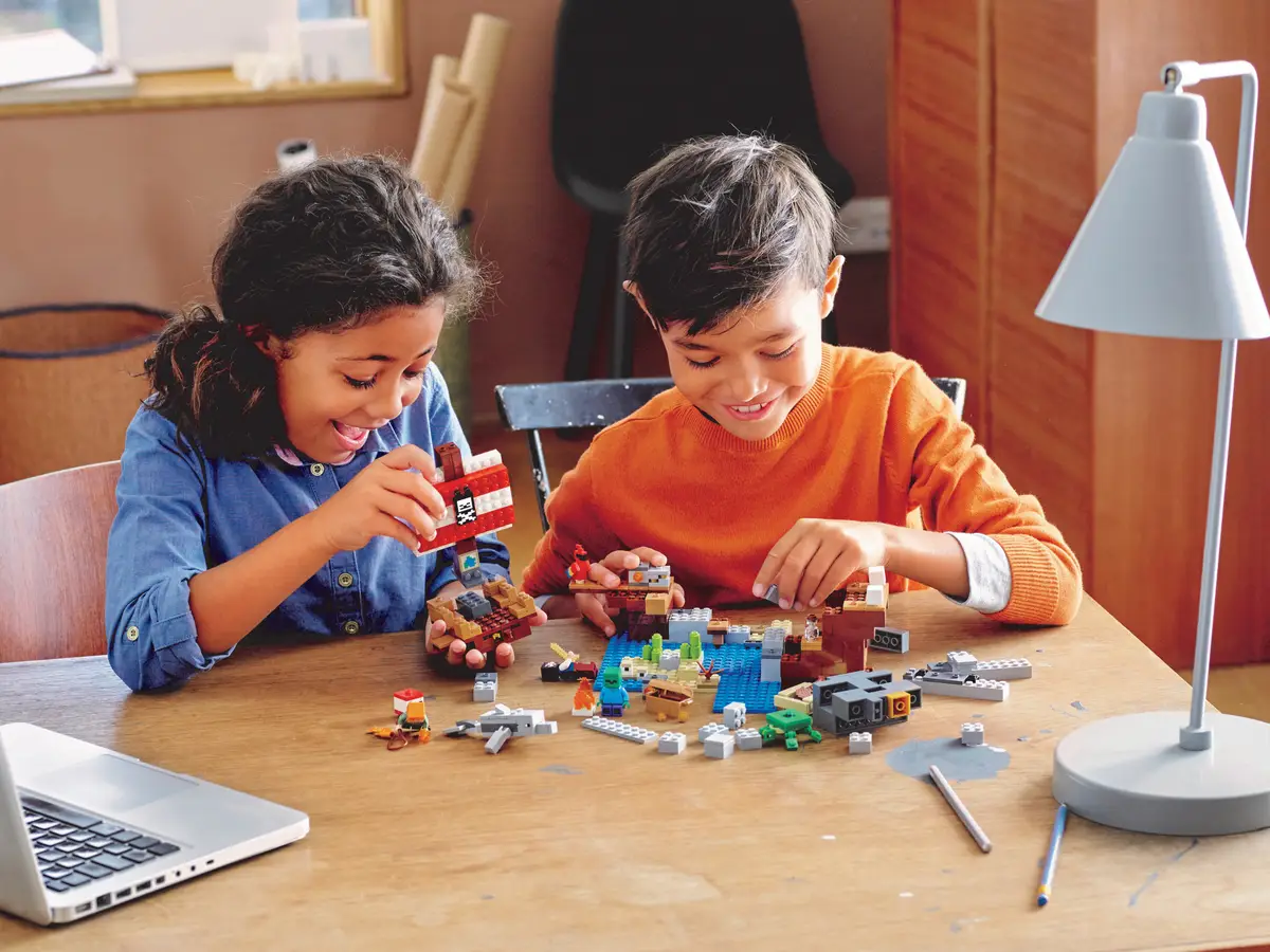 LEGO Minecraft The Pirate Ship-73